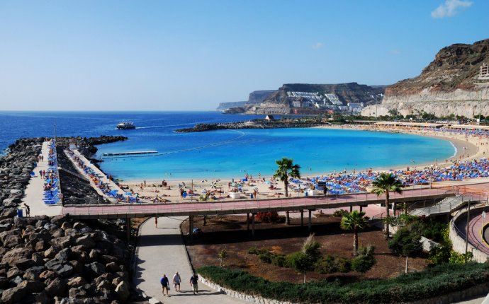 August Weather Averages for Amadores, Canary Islands