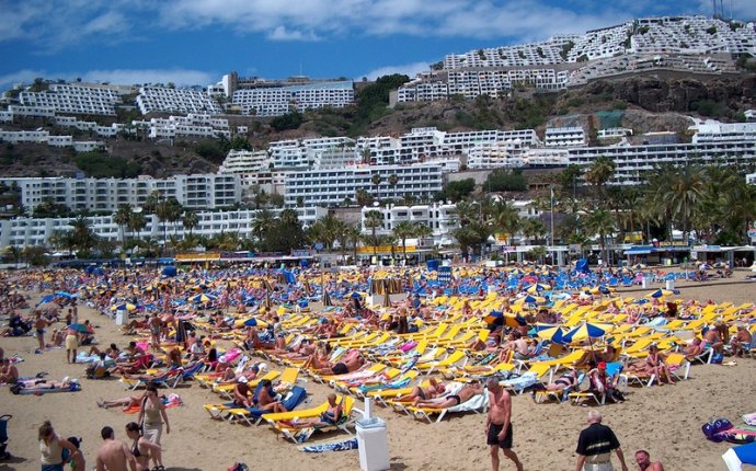 Gran Canaria; True Beach Front Accommodation Hotels Resorts