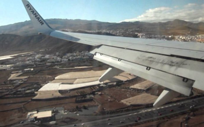 Landing In Las Palmas De Gran Canaria Int l Airport With Ryanair